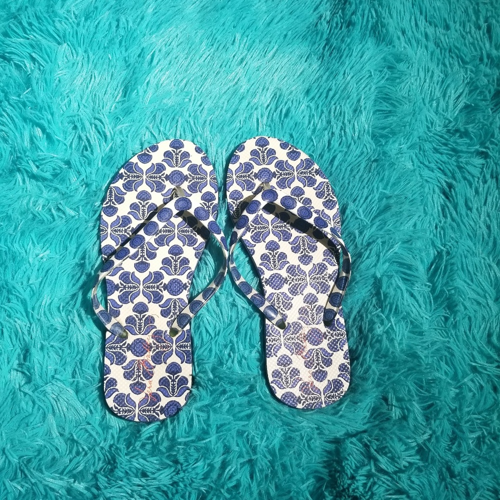 Vera Bradley sandals - Picture 1 of 3